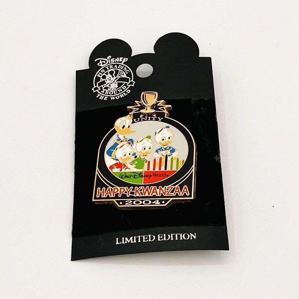 2004 Happy Kwanzaa WDW Disney Pin Around The World Limited Edition. Donald Duck